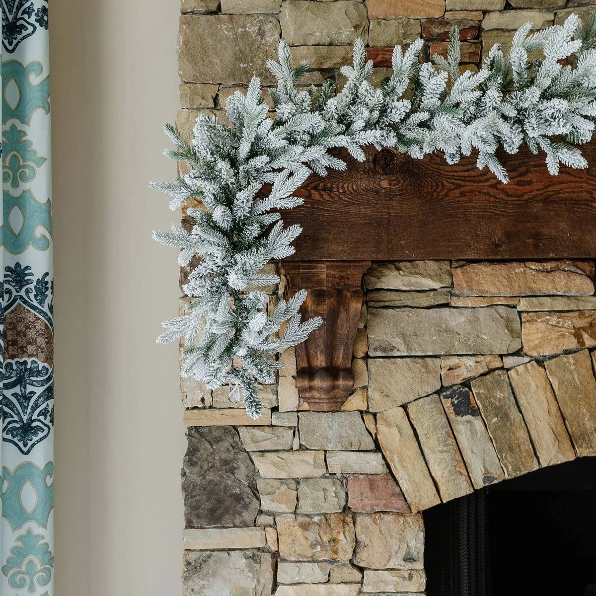 Guirlanda Queen Flock® com luzes LED (acionada por tomada)