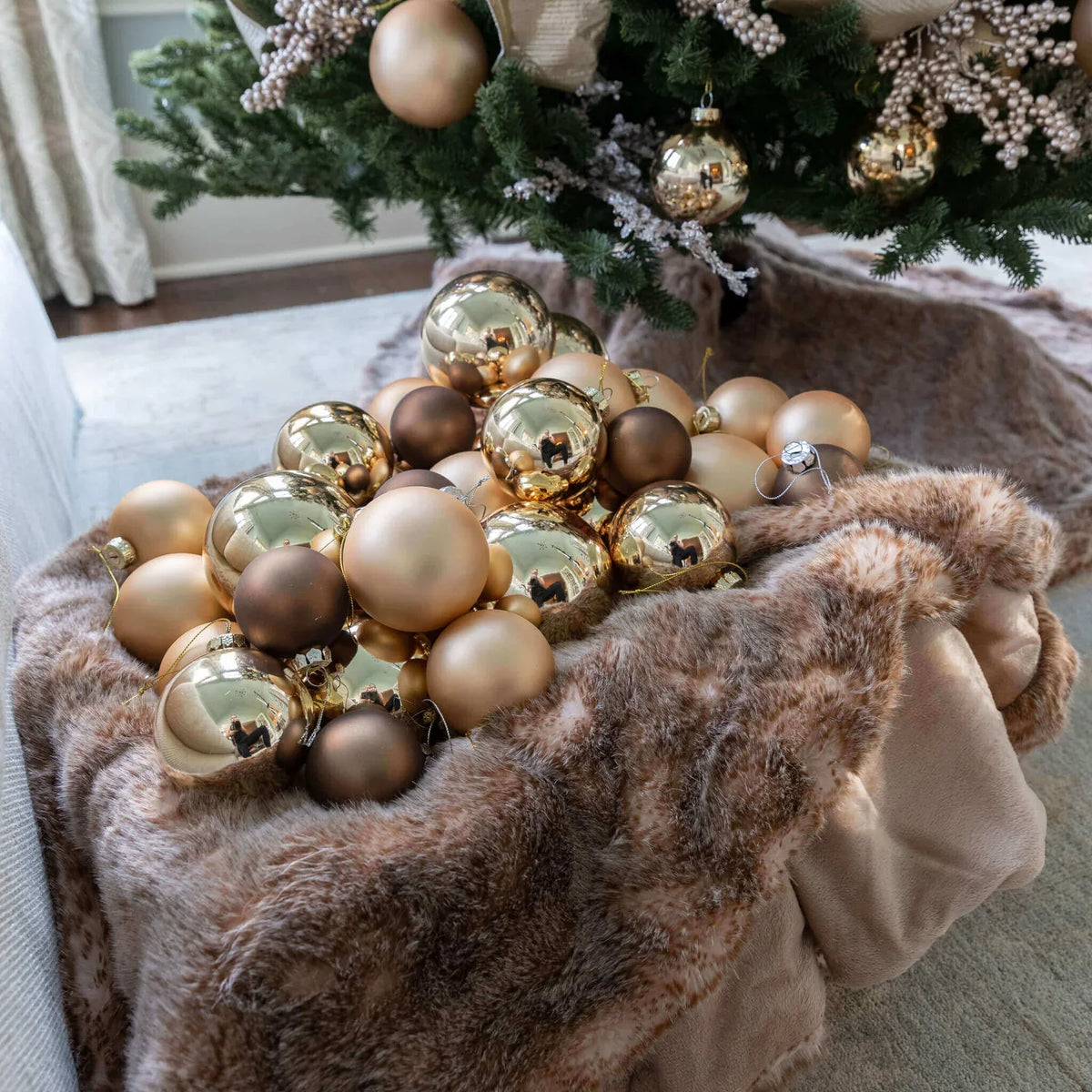 Enfeites de vidro essenciais dourados (pacote com 24)