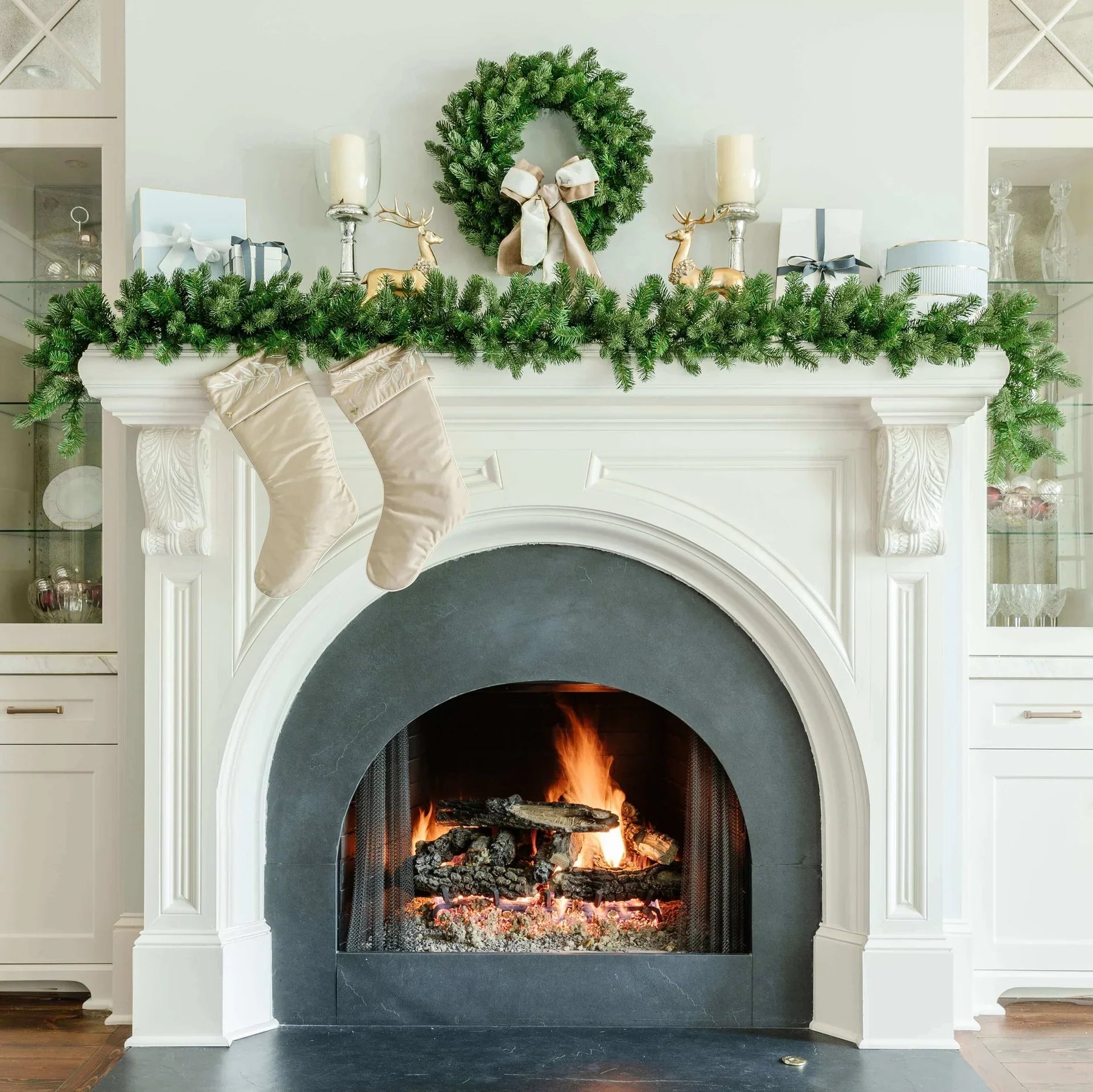 Guirlanda de abeto cipreste com luzes LED brancas quentes (acionadas por tomada)