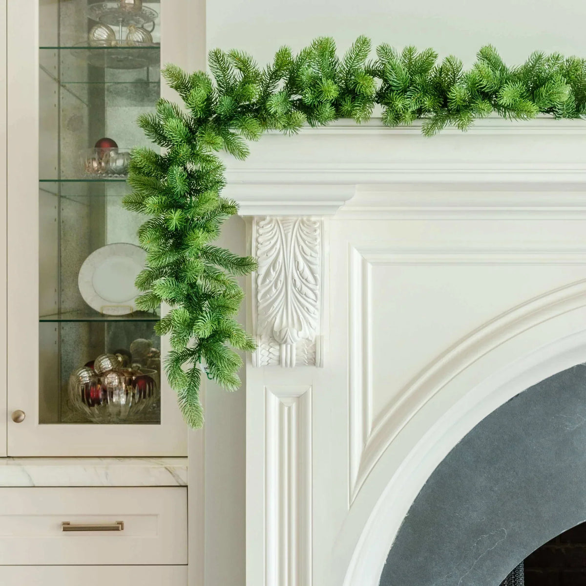 Guirlanda de abeto real com luzes LED brancas quentes (acionadas por tomada)