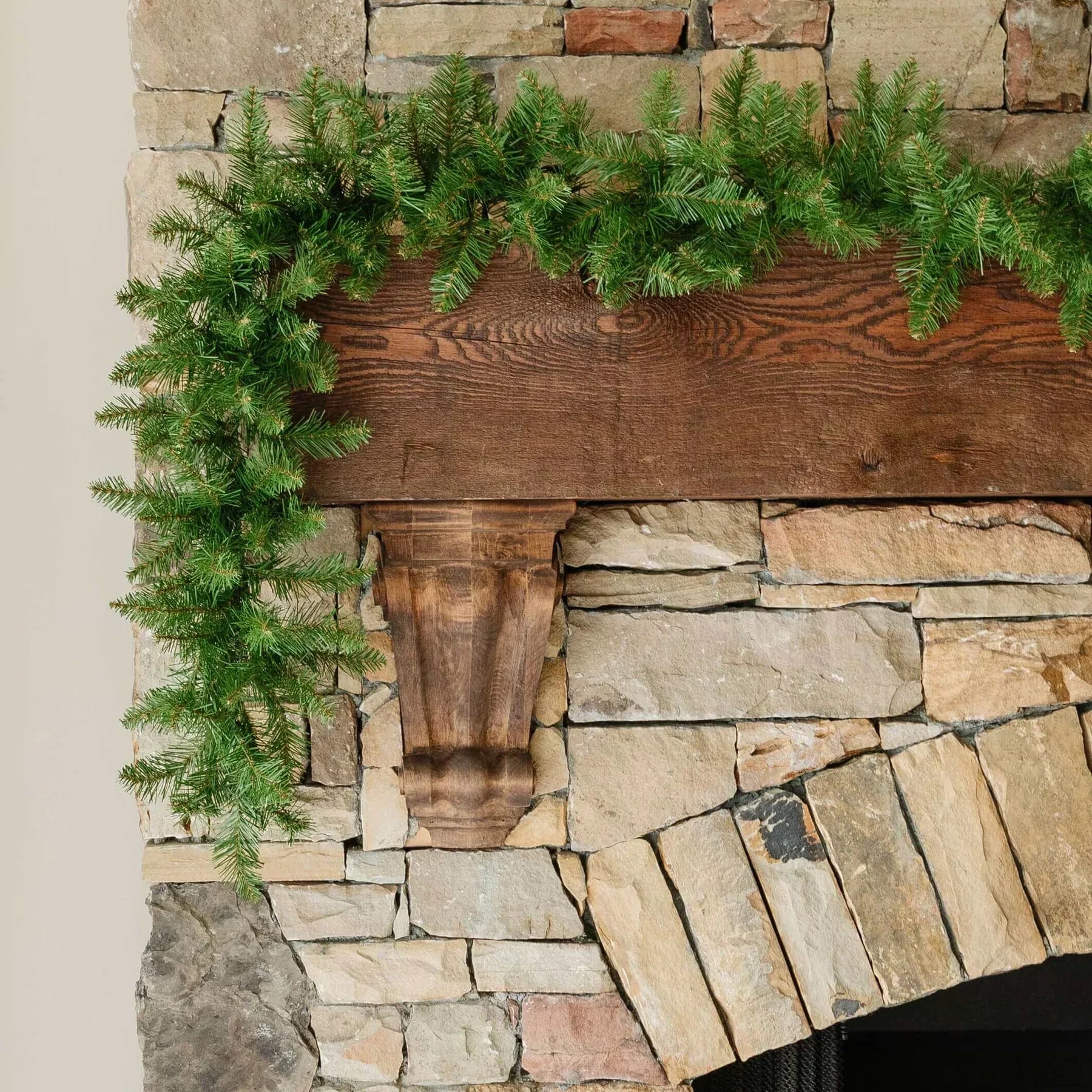 Guirlanda de abeto Yorkshire com luzes LED brancas quentes (acionadas por tomada)