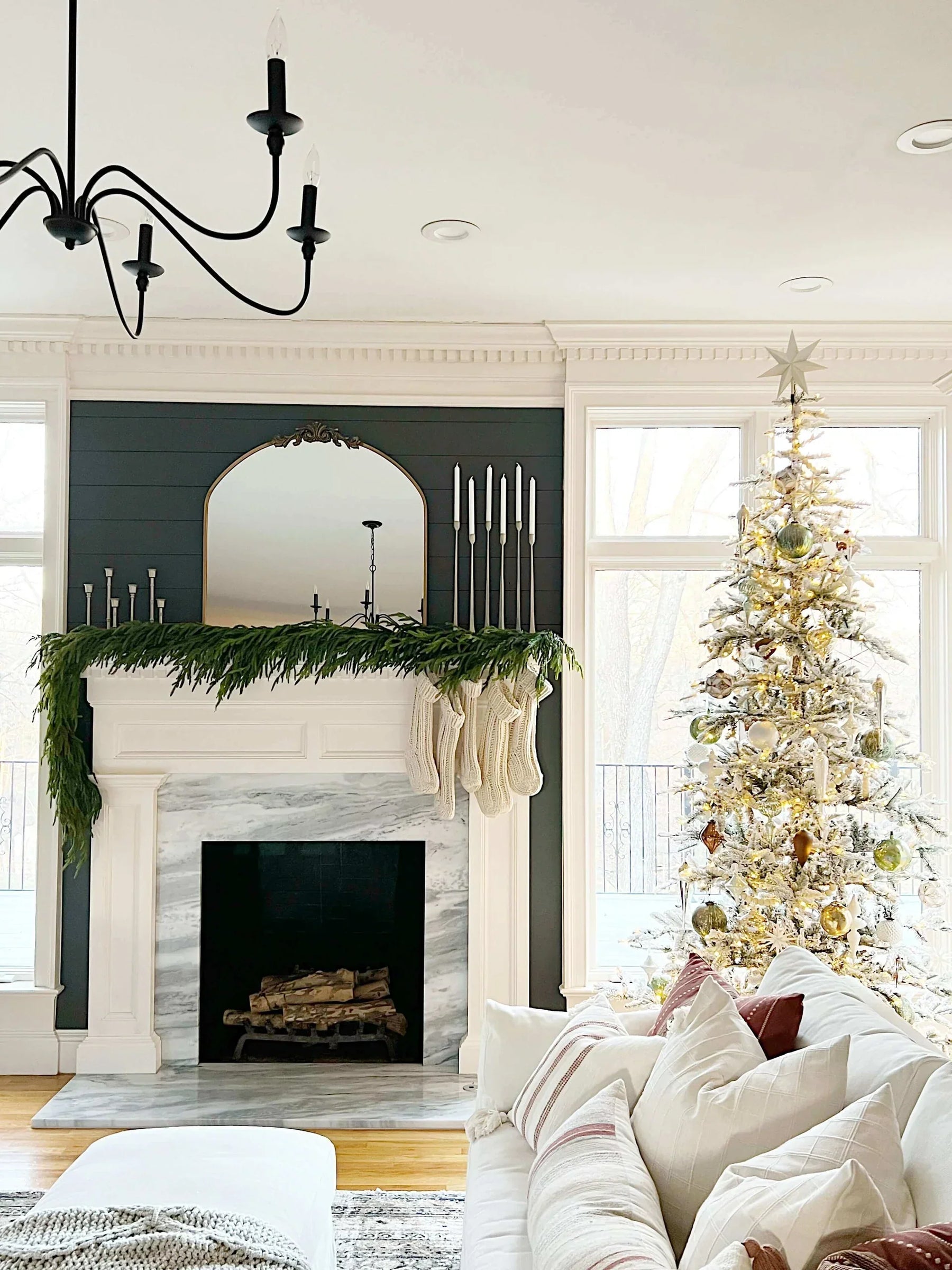 Árvore de Natal artificial King Noble Flock com 500 luzes LED brancas quentes