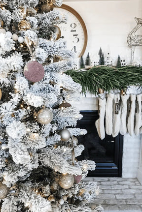 Árvore de Natal artificial King Flock® com 600 luzes LED brancas quentes