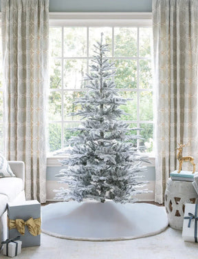 Árvore de Natal artificial King Noble Flock com 500 luzes LED brancas quentes