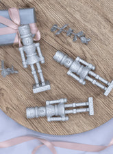 Conjunto de enfeites de vidro quebra-nozes prateados (pacote com 6)