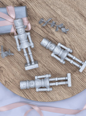 Conjunto de enfeites de vidro quebra-nozes prateados (pacote com 6)